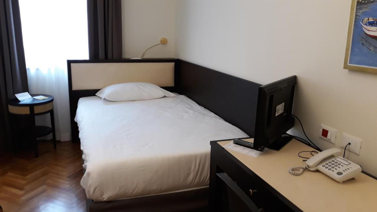 Torrione Hotel Reggio di Calabria Buitenkant foto